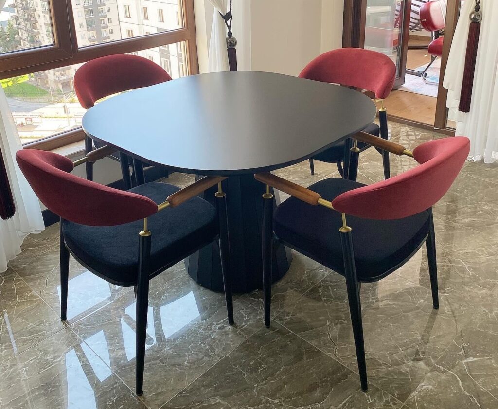İtalyan Kesim Jumbo Masa / Quatro Sandalye